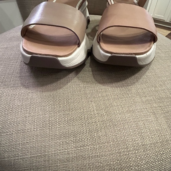 Sorel Women's Sandals in Tan and Cream - Picture 5 of 8